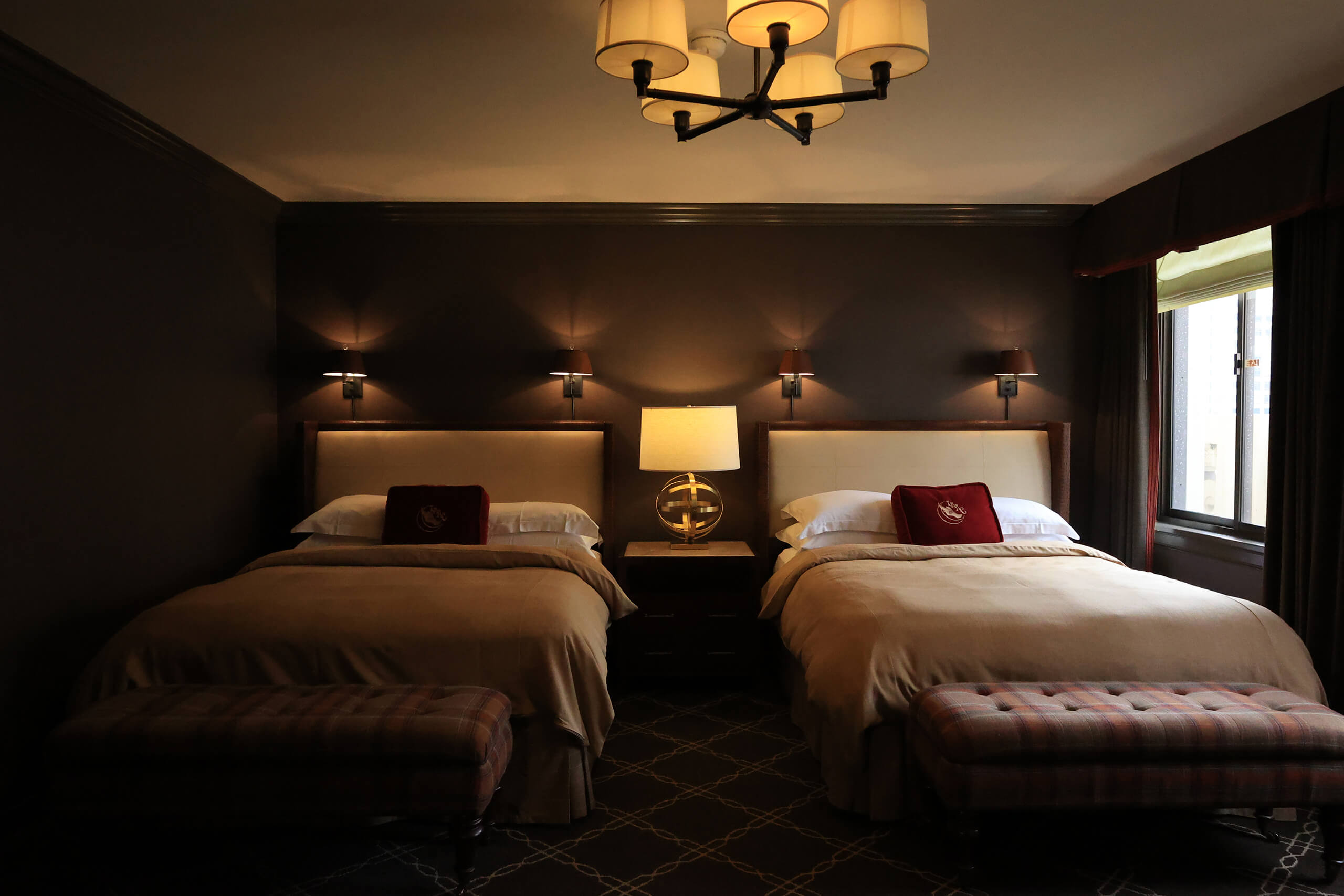 Deluxe Double Queen Room with two queen beds at the LA Athletic Club® 中国幸运澳洲5体彩手机版官网 Hotel